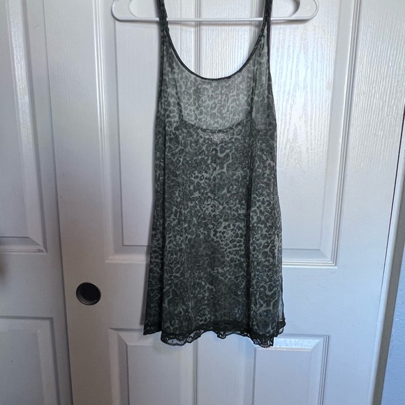 Victoria's Secret Gray Leopard Print Top - Picture 1 of 3